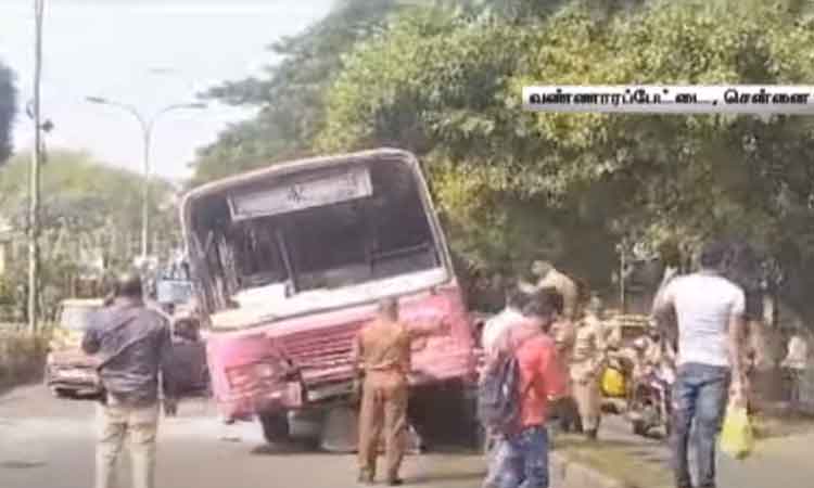சென்னை வண்ணாரப்பேட்டையில் மாநகர பேருந்து தடுப்புச்சுவர் மீது மோதி விபத்து