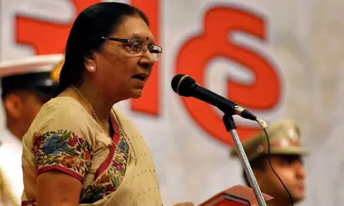 நில ஆக்கிரமிப்பு வழக்கில் கவர்னருக்கு சம்மன் அனுப்பிய மாஜிஸ்திரேட்டு சஸ்பெண்ட்