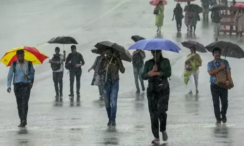 மிக கனமழைக்கு வாய்ப்பு - தமிழகத்திற்கு நாளை ஆரஞ்சு நிற எச்சரிக்கை..!