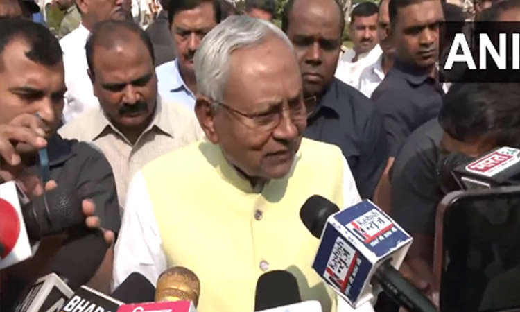 அவையில் ஆபாச பேச்சு; எதிர்க்கட்சிகள் அமளி:  மன்னிப்பு கோரினார் நிதிஷ் குமார்