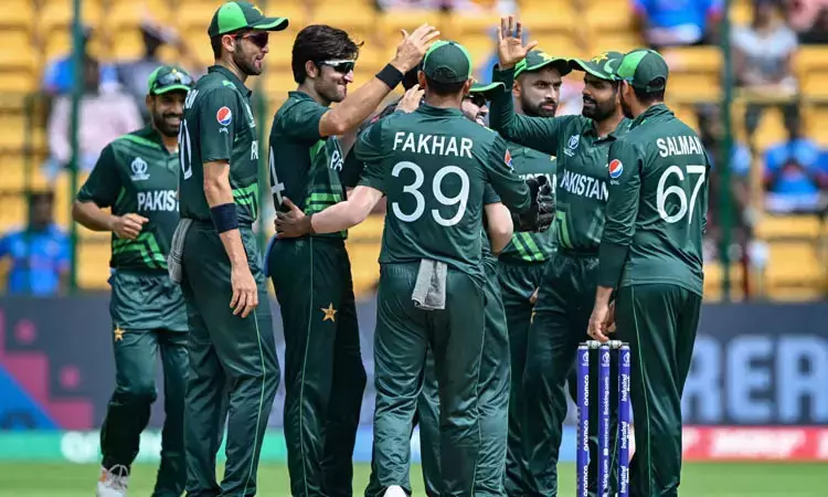 உலகக்கோப்பை கிரிக்கெட்; அரையிறுதிக்கு முன்னேறுமா பாகிஸ்தான்..? - இங்கிலாந்துடன் இன்று மோதல்...!