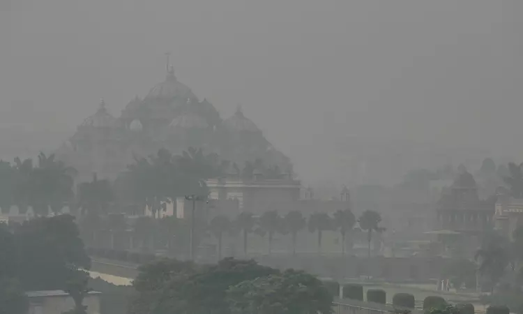 டெல்லி: மழையால் சற்று குறைந்த காற்றுமாசு...!