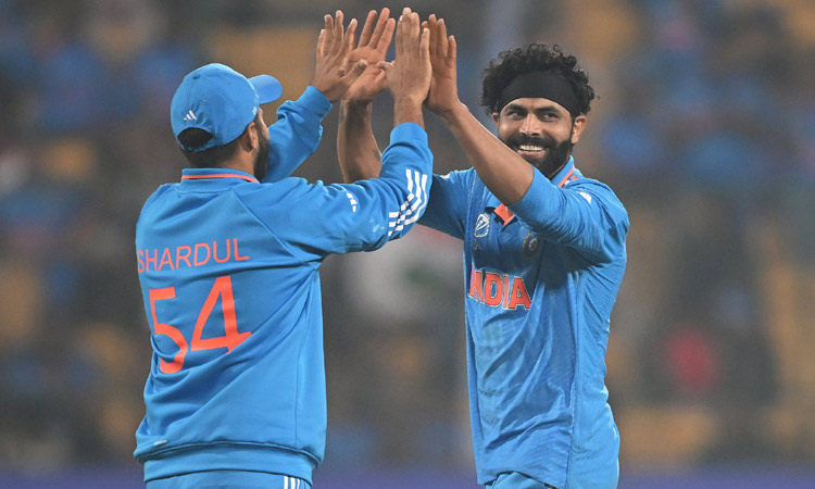 அனில் கும்ப்ளே மற்றும் யுவராஜ் சிங்கின் சாதனையை உடைத்த ஜடேஜா...புதிய வரலாற்று சாதனை!