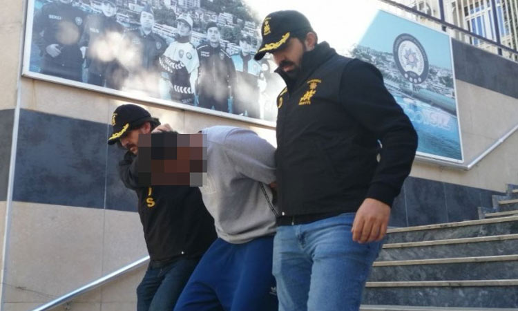 ஸ்க்ரூடிரைவரால் 41 முறை குத்தி மனைவியை கொன்ற கணவன்.. துருக்கி ஓட்டல் அறையில் நடந்த கொடூரம்