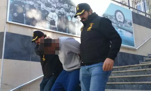 ஸ்க்ரூடிரைவரால் 41 முறை குத்தி மனைவியை கொன்ற கணவன்.. துருக்கி ஓட்டல் அறையில் நடந்த கொடூரம் ஸ்க்ரூடிரைவரால் 41 முறை குத்தி மனைவியை கொன்ற கணவன்.. துருக்கி ஓட்டல் அறையில் நடந்த கொடூரம்