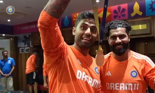 சிறந்த பீல்டருக்கான தங்கப்பதக்கம் பெற்ற ரவீந்திர ஜடேஜா!