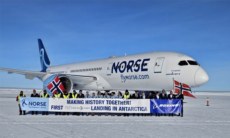 உலக சாதனை... அண்டார்டிகாவின் பனி ஓடுபாதையில் தரையிறங்கிய போயிங் விமானம்