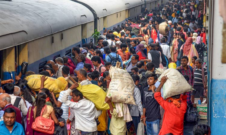 வடமாநிலங்களில் பலமடங்கு உயர்ந்த ரெயில் கட்டணம்... பயணிகள் கடும் அவதி