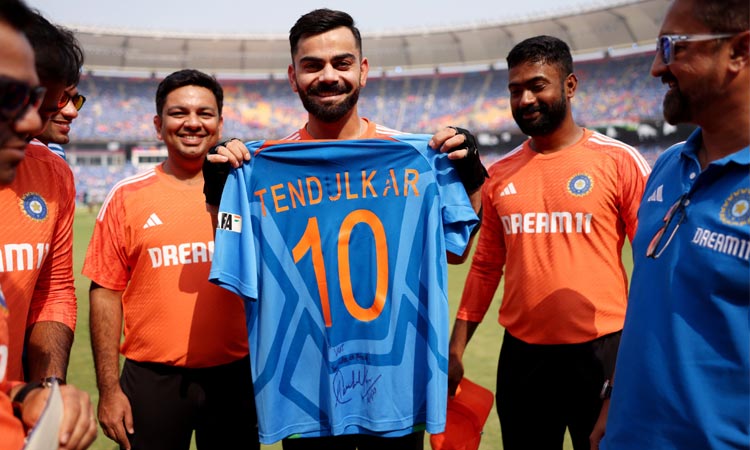 விராட் கோலிக்கு அன்பு பரிசு வழங்கிய சச்சின்!