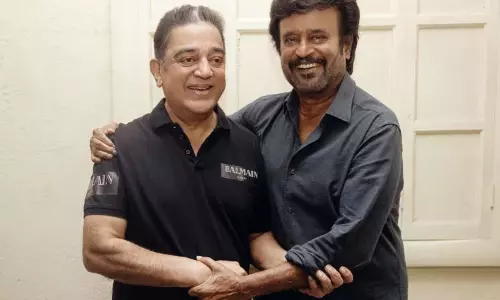 21 ஆண்டுகளுக்கு பிறகு படப்பிடிப்பு தளத்தில் சந்தித்து கொண்ட ரஜினி - கமல்..! வைரலாகும் புகைப்படம் 21 ஆண்டுகளுக்கு பிறகு படப்பிடிப்பு தளத்தில் சந்தித்து கொண்ட ரஜினி - கமல்..! வைரலாகும் புகைப்படம்