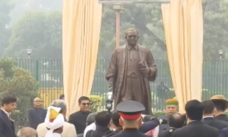 சுப்ரீம் கோர்ட்டு வளாகத்தில் அம்பேத்கர் சிலை - ஜனாதிபதி திரவுபதி முர்மு திறந்து வைத்தார்