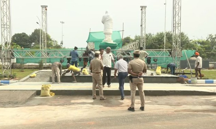 முன்னாள் பிரதமர் வி.பி.சிங் சிலை திறப்பு நிகழ்ச்சி - இறுதிகட்ட பணிகள் தீவிரம்