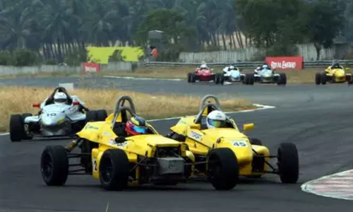 சென்னையில் நடைபெறவுள்ள பார்முலா 4 கார் பந்தயம்: டிக்கெட்டுகள் விற்பனை தொடக்கம் சென்னையில் நடைபெறவுள்ள பார்முலா 4 கார் பந்தயம்: டிக்கெட்டுகள் விற்பனை தொடக்கம்