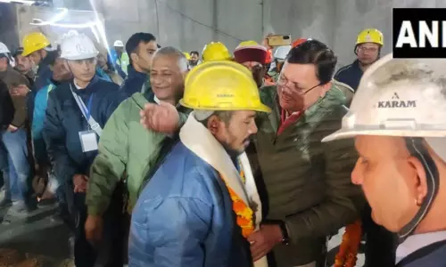 உத்தராகண்ட்: 490 மணி நேரம் போராட்டத்திற்கு வெற்றி: உறவினர்கள் பட்டாசு வெடித்து மகிழ்ச்சி