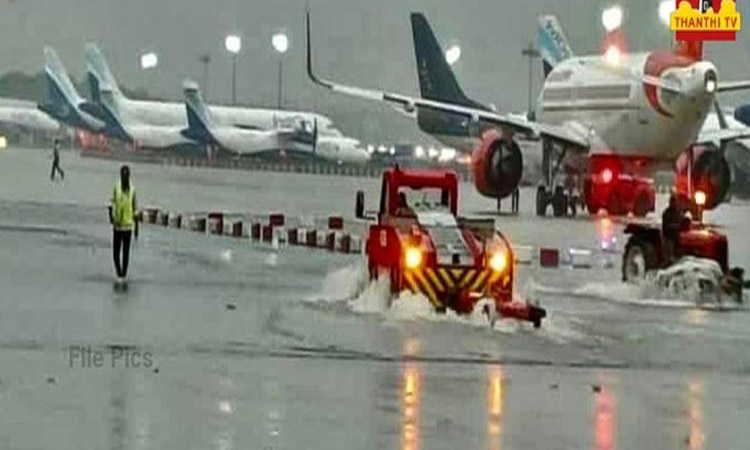 கனமழை காரணமாக சென்னை விமான நிலையத்தில் 8 விமானங்கள் ரத்து