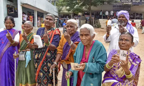 தெலுங்கானா சட்டமன்ற தேர்தல்:  மாலை 5 மணி நிலவரப்படி 63.94% வாக்குகள் பதிவு