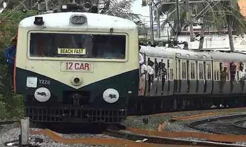 மிக்ஜம் புயல் எதிரொலி: சென்னை புறநகர் மின்சார ரெயில்  சேவை பாதிக்கப்பட வாய்ப்பு - தெற்கு ரெயில்வே தகவல்