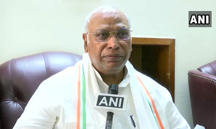 நாடு முழுவதும் தலித், பழங்குடியினருக்கு எதிரான குற்றங்கள் அதிகரிப்பு: கார்கே குற்றச்சாட்டு