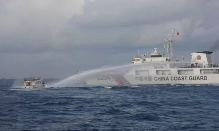 படகுகள் மீது சீன கடற்படையினர் தாக்குதல்: பிலிப்பைன்ஸ் ராணுவம் கடும் கண்டனம்