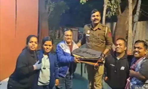 ரிக்சாவில் தவற விட்ட பதக்கங்கள் கொண்ட பையை மீட்ட டெல்லி போலீசார்; மாற்றுத்திறனாளி வீரர் மகிழ்ச்சி