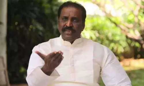 எல்லா மாநிலங்களிலும் புழங்குவதற்கு இந்தி மொழியென்ன இந்தியக் கரன்சியா? - வைரமுத்து கேள்வி