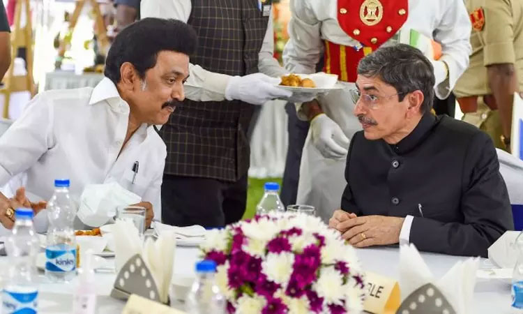 கவர்னர், முதல்-அமைச்சர் இருவரும் ஒரே விமானத்தில் நாளை கோவை பயணம்