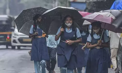 கனமழை காரணமாக தூத்துக்குடி உள்ளிட்ட 4 மாவட்டங்களில் நாளை பள்ளி, கல்லூரிகளுக்கு விடுமுறை..!