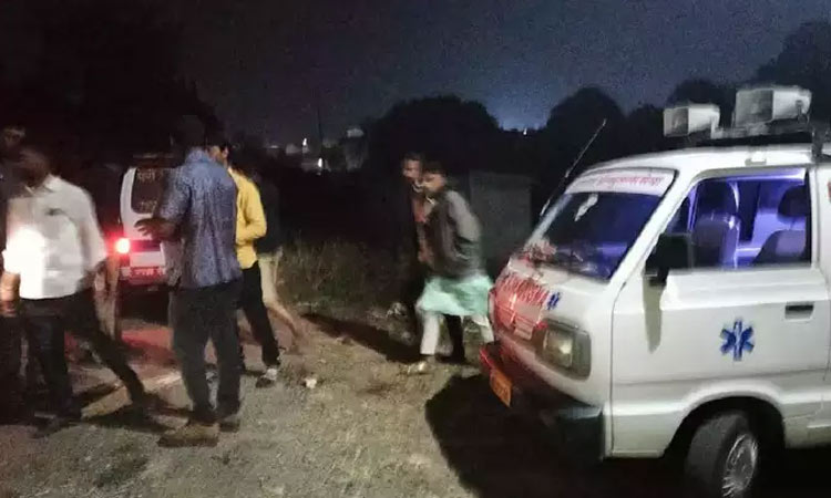 மராட்டியத்தில் ஆட்டோ மீது மினி வேன் மோதிய விபத்தில் 8 பேர் பலி