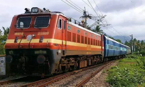 தண்டவாள சீரமைப்பு பணி: தென் மாவட்டங்களில் 11 ரெயில்கள் ரத்து..!!