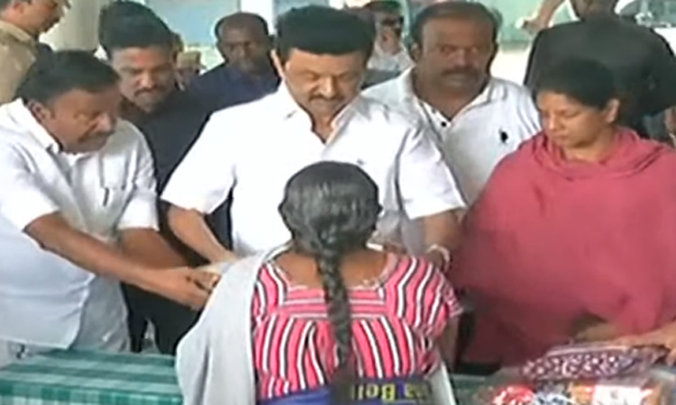 தூத்துக்குடியில் வெள்ளத்தால் பாதிக்கப்பட்ட பகுதிகளில் முதல் அமைச்சர் மு.க ஸ்டாலின் ஆய்வு