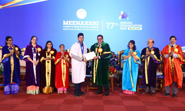 மீனாட்சி உயர்கல்வி மற்றும் ஆராய்ச்சிக்கழகத்தின் 17வது ஆண்டு பட்டமளிப்பு விழா