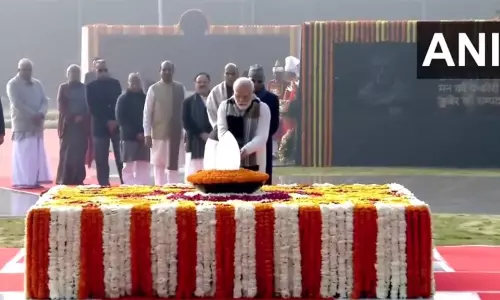 முன்னாள் பிரதமர் வாஜ்பாய் பிறந்தநாள் - நினைவிடத்தில் துணை ஜனாதிபதி, பிரதமர் மரியாதை