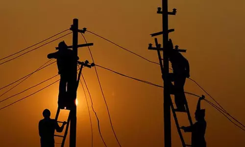 தூத்துக்குடியில் அனைத்து பகுதிகளிலும் மின் விநியோகம் சீரானது- மின்வாரியம் அறிவிப்பு