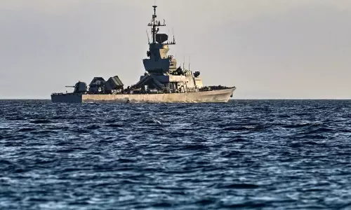 செங்கடலில் ஹவுதி கிளர்ச்சியாளர்களால் ஏவப்பட்ட டிரோன்கள், ஏவுகணைகள்: சுட்டு வீழ்த்திய அமெரிக்கா..!!