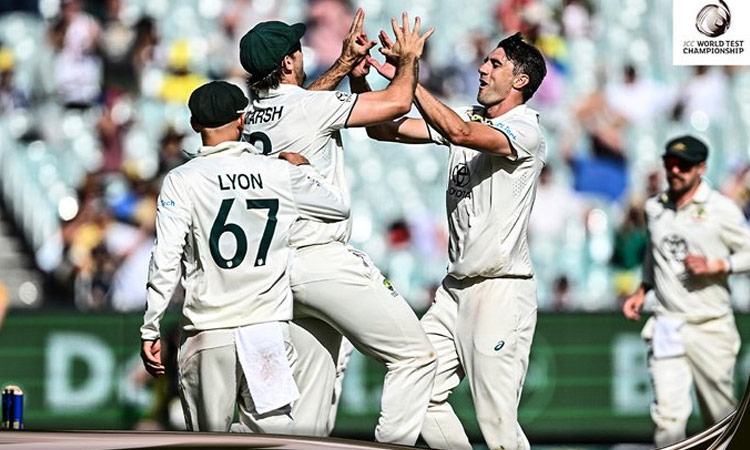 ஆஸ்திரேலியாவுக்கு எதிரான 2-வது டெஸ்ட்; முதல் இன்னிங்சில் விக்கெட்டுகளை இழந்து தடுமாறும் பாகிஸ்தான்..!