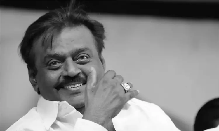 விஜயகாந்த் உடல் அடக்கம்: சென்னை மாநகராட்சியில்... ... சந்தனப் பேழையில் வைத்து விஜயகாந்த் உடல் நல்லடக்கம் விஜயகாந்த் உடல் அடக்கம்: சென்னை மாநகராட்சியில்... ... சந்தனப் பேழையில் வைத்து விஜயகாந்த் உடல் நல்லடக்கம்