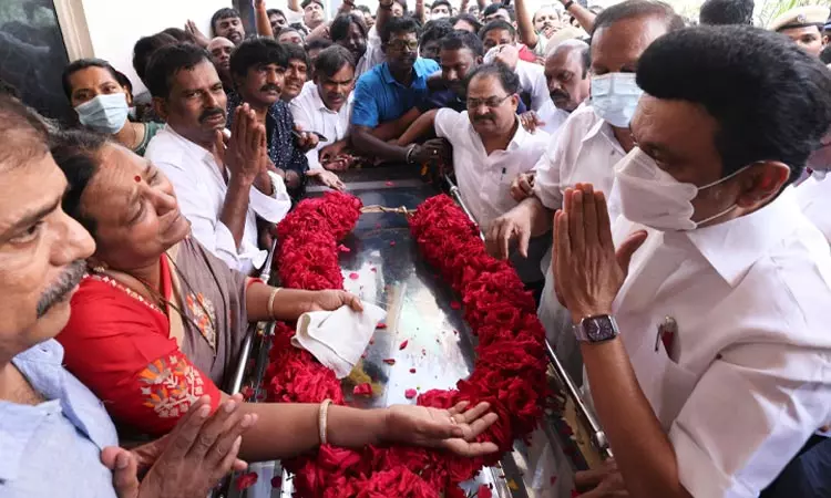 சகோதரருக்கு செய்யக்கூடிய மரியாதை - தமிழ்நாடு அரசு சகோதரருக்கு செய்யக்கூடிய மரியாதை - தமிழ்நாடு அரசு