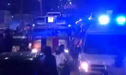 பொதுமக்கள் அஞ்சலிக்காக தீவுத்திடலுக்கு கொண்டு... ... சந்தனப் பேழையில் வைத்து விஜயகாந்த் உடல் நல்லடக்கம்