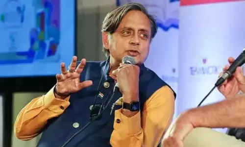 2024 தேர்தலில் இந்துக்களின் இதய சக்கரவர்த்தியாக மோடியை முன்னிறுத்துவார்கள் - காங்கிரஸ் எம்.பி. சசி தரூர்