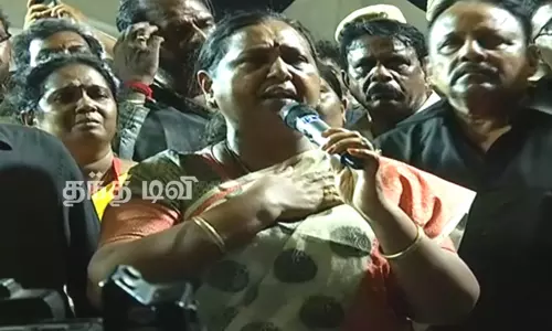 2 நாட்களில் 15 லட்சம் பேர் கேப்டனுக்கு அஞ்சலி செலுத்தியுள்ளனர் - பிரேமலதா விஜயகாந்த் 2 நாட்களில் 15 லட்சம் பேர் கேப்டனுக்கு அஞ்சலி செலுத்தியுள்ளனர் - பிரேமலதா விஜயகாந்த்