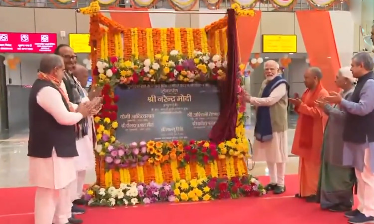 புதுப்பிக்கப்பட்ட அயோத்தி ரெயில் நிலையத்தை பிரதமர் மோடி திறந்து வைத்தார்