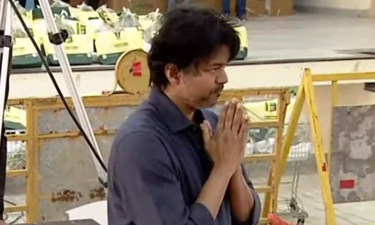 நெல்லையில் நலத்திட்ட உதவிகள் வழங்கினார் நடிகர் விஜய்...!