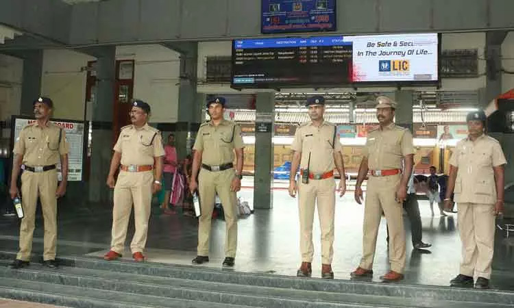 புத்தாண்டையொட்டி ரெயில் நிலையங்களில் பாதுகாப்பு நடவடிக்கைகள் தீவிரம்...!