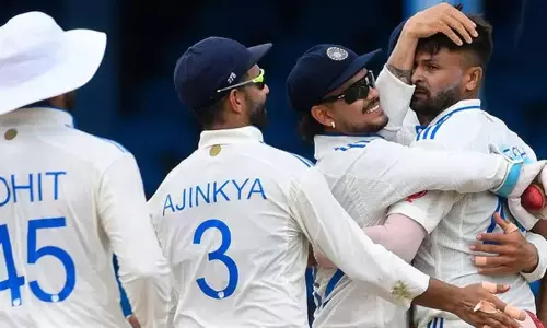 டெஸ்ட் கிரிக்கெட்; ஒரு இன்னிங்சில் 1 ரன் கூட கொடுக்காமல் விக்கெட் வீழ்த்தியவர்கள்...சாதனை பட்டியலில் இணைந்த முகேஷ் குமார்...! டெஸ்ட் கிரிக்கெட்; ஒரு இன்னிங்சில் 1 ரன் கூட கொடுக்காமல் விக்கெட் வீழ்த்தியவர்கள்...சாதனை பட்டியலில் இணைந்த முகேஷ் குமார்...!