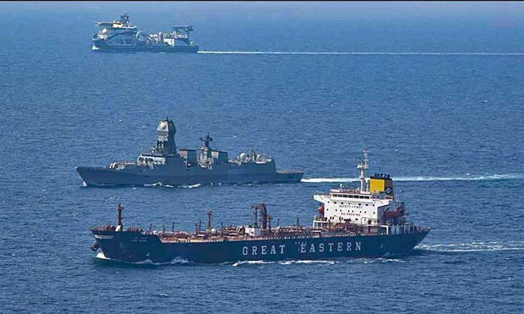 சோமாலியா அருகே 15 இந்தியர்களுடன் கப்பல் கடத்தல்..! மீட்பு நடவடிக்கையில் இந்திய கடற்படையினர் தீவிரம்