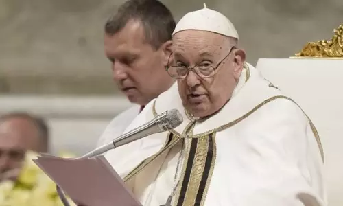 வாடகைத்தாய் முறைக்கு   தடை விதிக்க வேண்டும்: போப் பிரான்சிஸ்