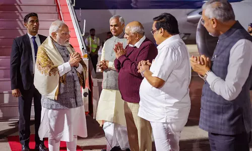 பிரதமர் மோடி குஜராத்தில் சுற்றுப்பயணம் - உலகளாவிய வர்த்தக கண்காட்சியை தொடங்கி வைக்கிறார் பிரதமர் மோடி குஜராத்தில் சுற்றுப்பயணம் - உலகளாவிய வர்த்தக கண்காட்சியை தொடங்கி வைக்கிறார்