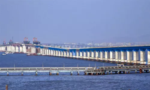 இந்தியாவின் மிக நீண்ட கடல் பாலம்.. பைக், ஆட்டோ செல்ல அனுமதி கிடையாது...வேக வரம்பு என்ன?