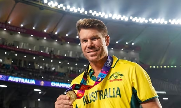 பிபிஎல் போட்டியில் பங்கேற்க ஹாலிவுட்  ஹீரோபோல ஹெலிகாப்டரில் என்ட்ரி  கொடுத்த டேவிட் வார்னர்