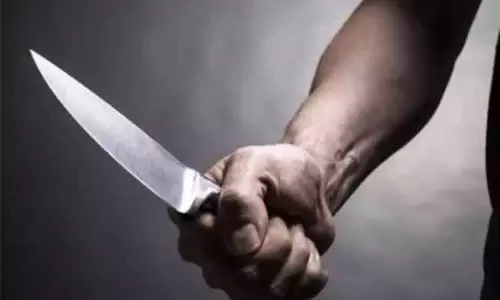 டெல்லியில் கூடுதலாக சட்னி கேட்ட வாடிக்கையாளரை கத்தியால் குத்திய கடைக்காரர்..! டெல்லியில் கூடுதலாக சட்னி கேட்ட வாடிக்கையாளரை கத்தியால் குத்திய கடைக்காரர்..!